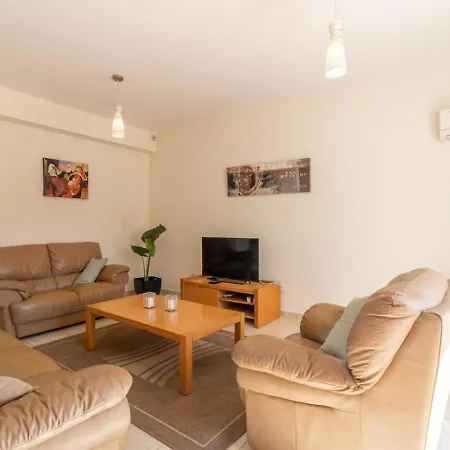 Matheos - Elegant 3-br Retreat Near Coralia 度假居 *