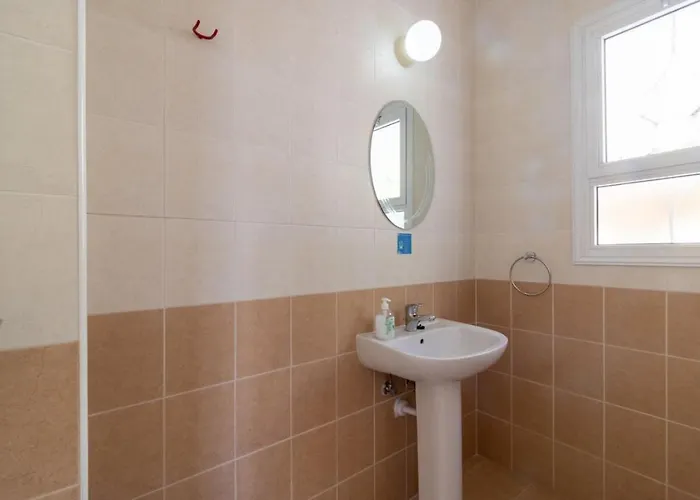 別荘 Matheos - Elegant 3-br Retreat Near Coralia