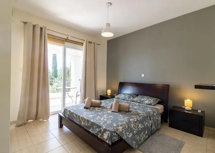 別荘 Matheos - Elegant 3-br Retreat Near Coralia *