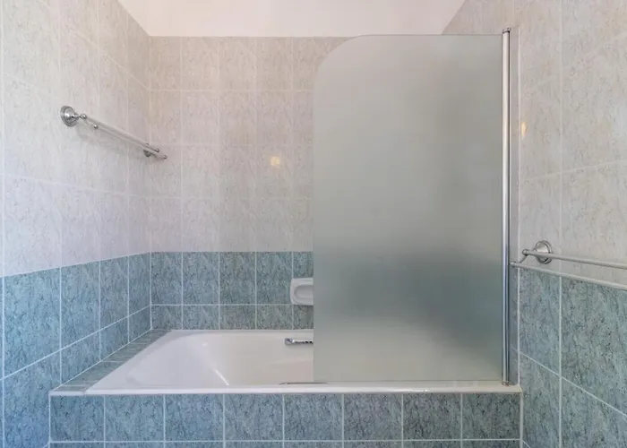 別荘 Matheos - Elegant 3-br Retreat Near Coralia *