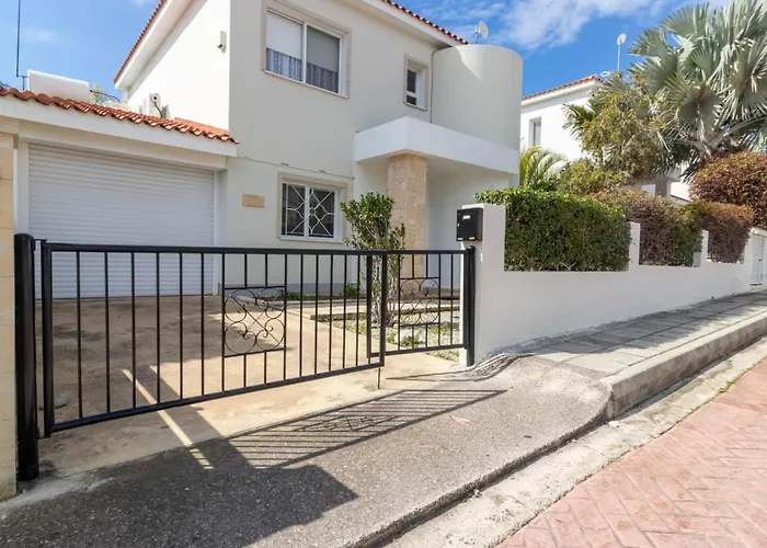 Matheos - Elegant 3-br Retreat Near Coralia 別荘 ペイヤ