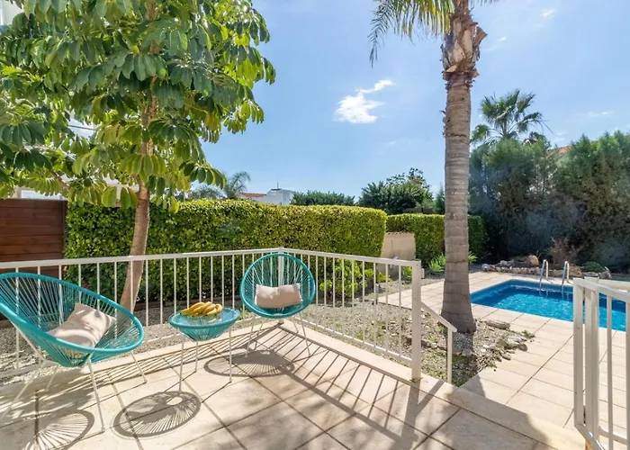 別荘 Matheos - Elegant 3-br Retreat Near Coralia