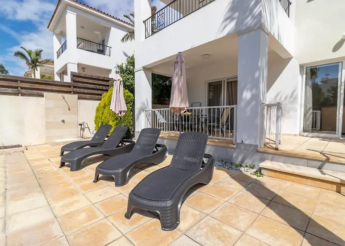 別荘 Matheos - Elegant 3-br Retreat Near Coralia ペイヤ