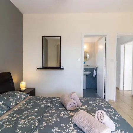 Matheos - Elegant 3-br Retreat Near Coralia Ferienhaus Peyia