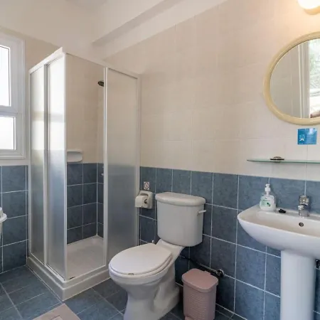 Ferienhaus Matheos - Elegant 3-br Retreat Near Coralia Peyia