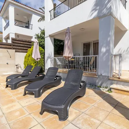 Ferienhaus Matheos - Elegant 3-br Retreat Near Coralia Peyia