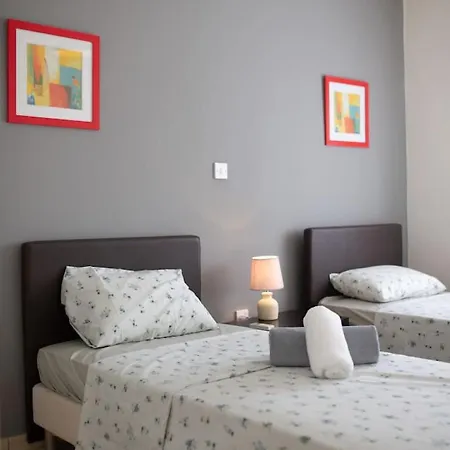 Matheos - Elegant 3-br Retreat Near Coralia *