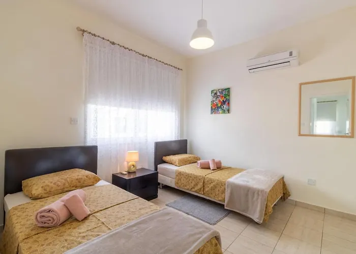 Casa vacanze Matheos - Elegant 3-br Retreat Near Coralia *