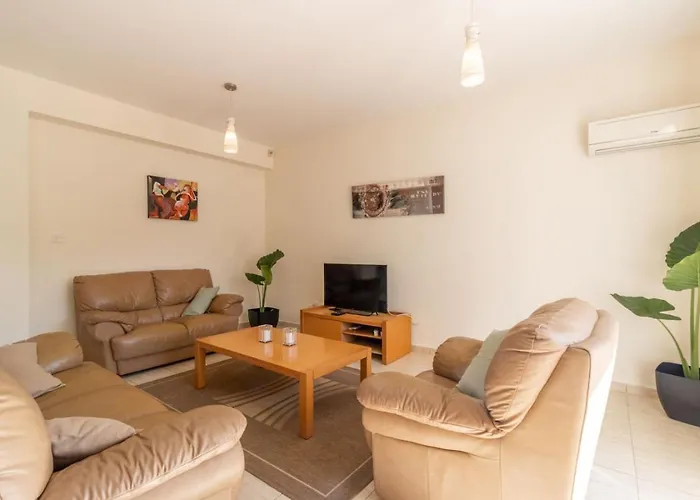 Matheos - Elegant 3-br Retreat Near Coralia Casa vacanze *