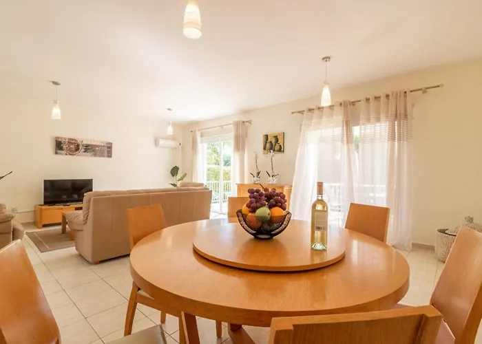 Matheos - Elegant 3-br Retreat Near Coralia *