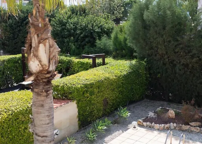 Matheos - Elegant 3-br Retreat Near Coralia 度假居