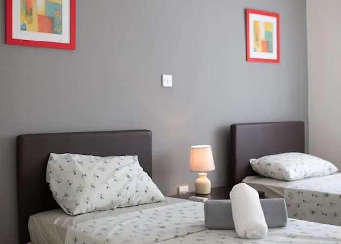 Matheos - Elegant 3-br Retreat Near Coralia *